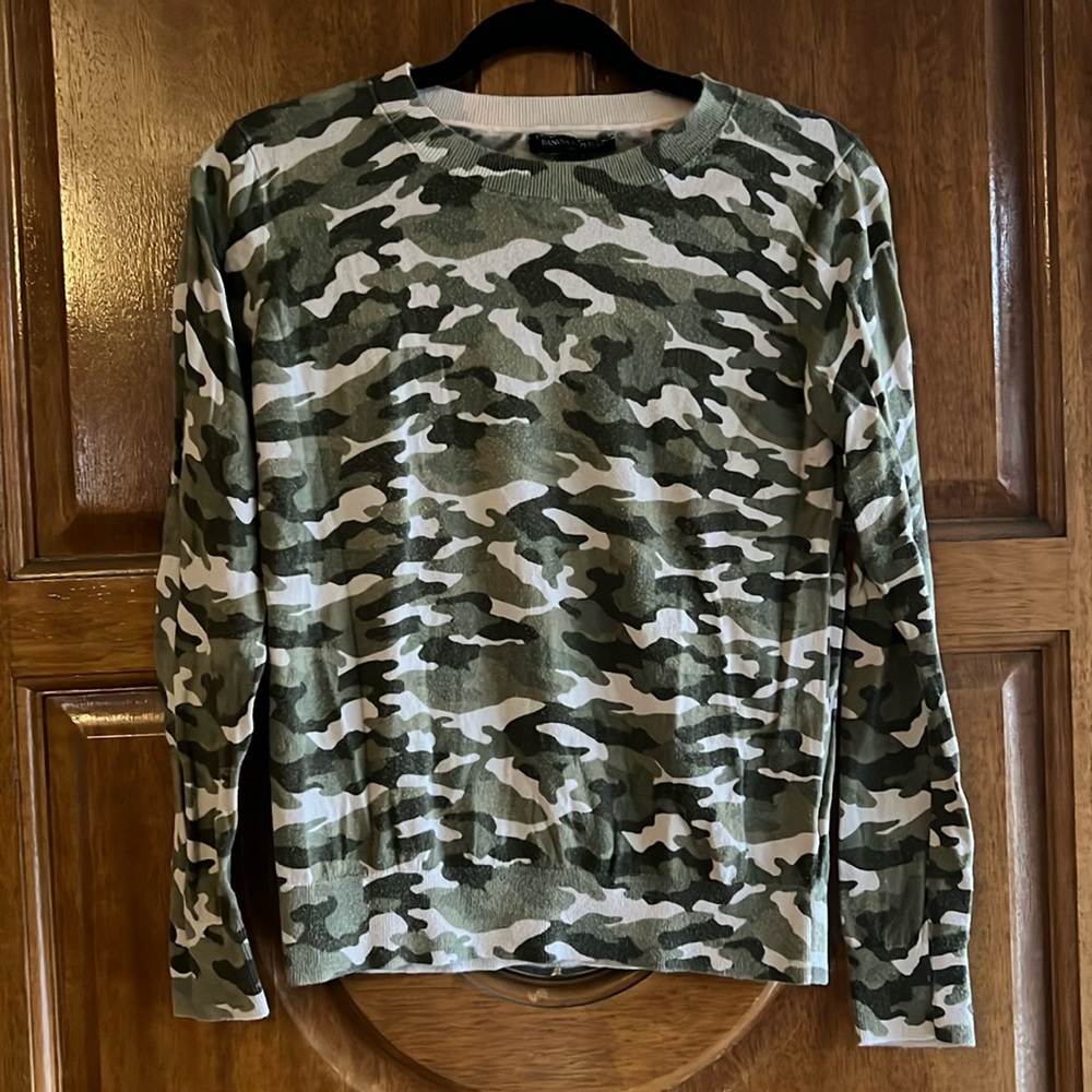 Women’s Banana Republic Factory long sleeve shirt